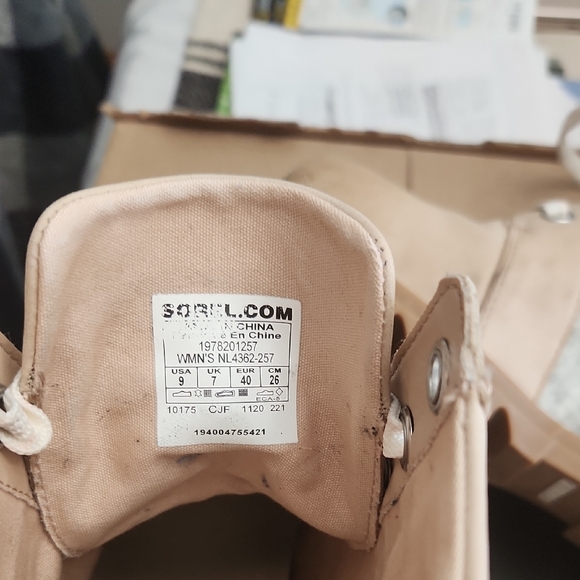 Stylish Women's Tan and Gray Boots - Picture 4 of 5